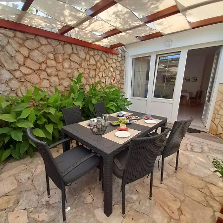 2-bedroom 300m From In Punat