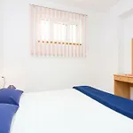 2-bedroom 300m From In 아파트 *