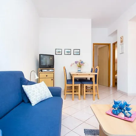 2-bedroom 300m From In 아파트