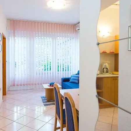 Apartment 2-bedroom 300m From In Punat